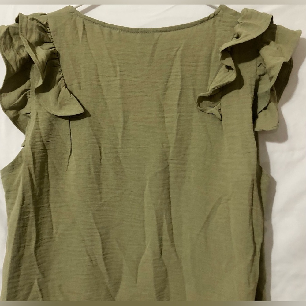 Sein Sleeveless Ruffle Blouse Size Large olive Green Top Shirt Blouse - Picture 5 of 8